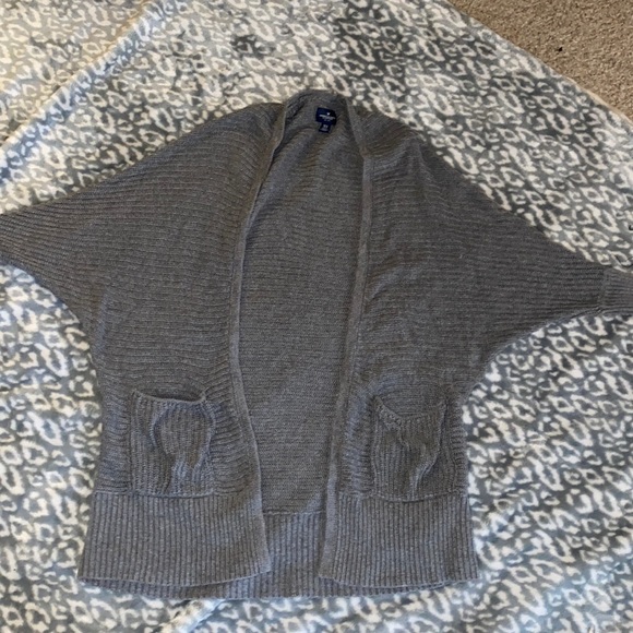 Grey half sleeve carnagian,size extra small, the brand is American eagle - Picture 1 of 4